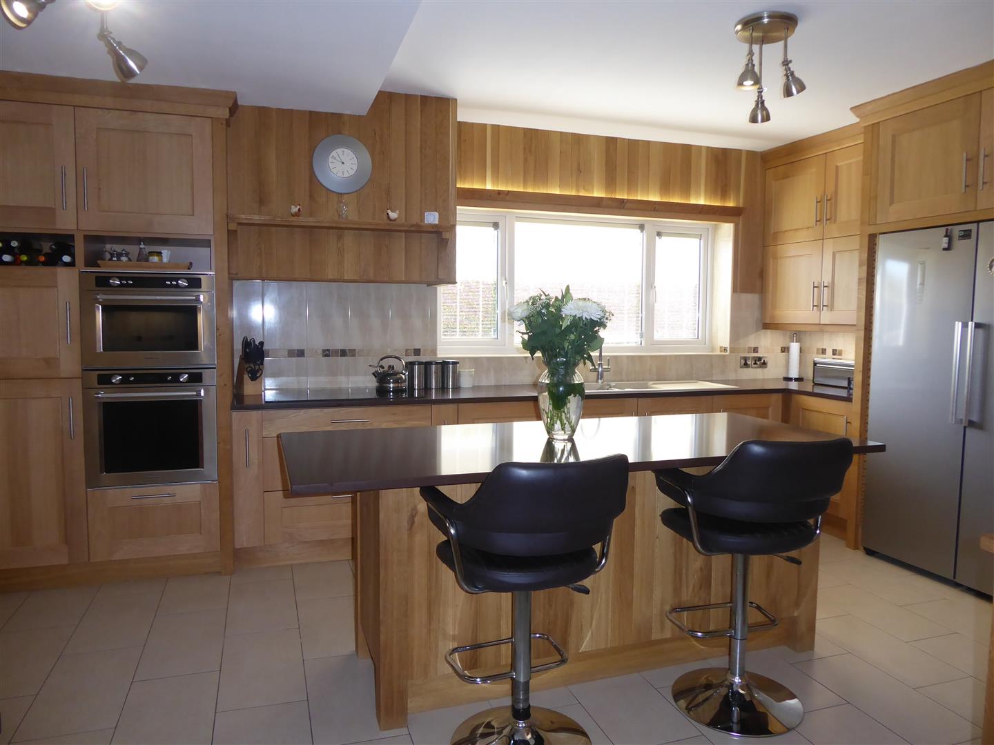 FABULOUS KITCHEN/BREAKFAST ROOM